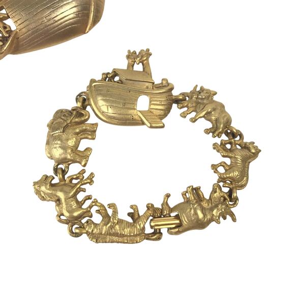 Noah's Ark Pin Brooch with Matching Bracelet Gold-Tone c.1980's A.J.C. Jewelry - Picture 7 of 8